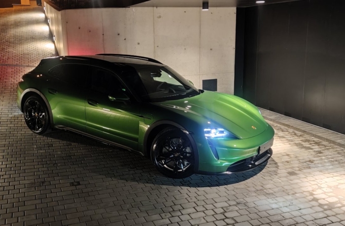 Porsche Taycan Turbo Cross Turismo<br/>(AUTOMATA)